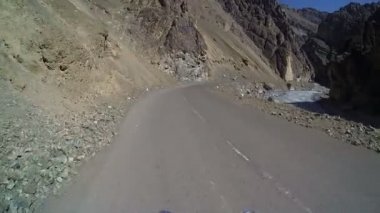 Motosiklet binme uzak - çöl vardır