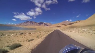 Motosiklet hareket çorak manzara