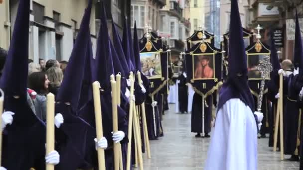 Desfile de Nazarenos com capuz — Vídeo de Stock