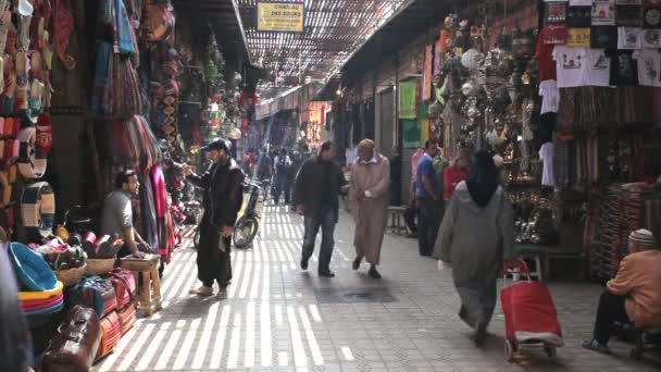 Mercado en un zoco en Marrakech — Vídeo de stock