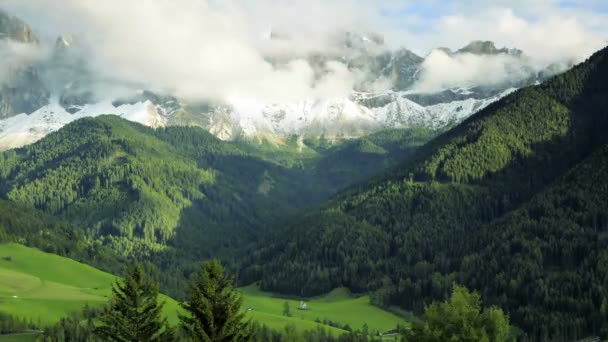 Montagne e pascoli alpini — Video Stock