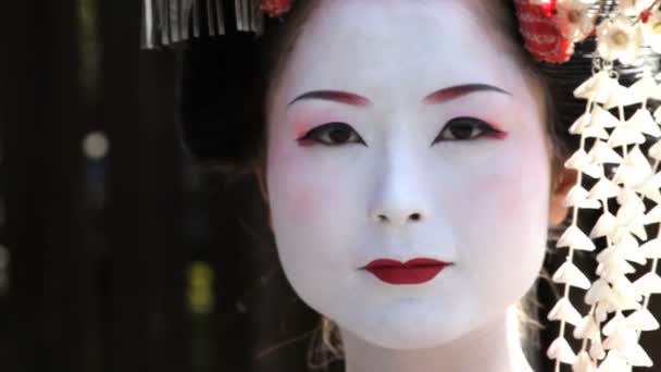 Geisha japonesa posando — Vídeo de stock