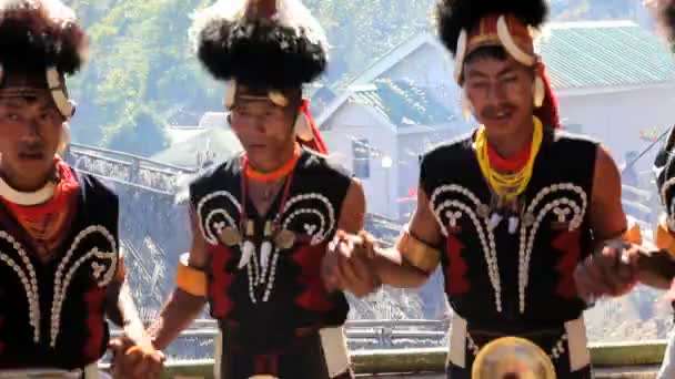 Tribu Chang bailando — Vídeo de stock