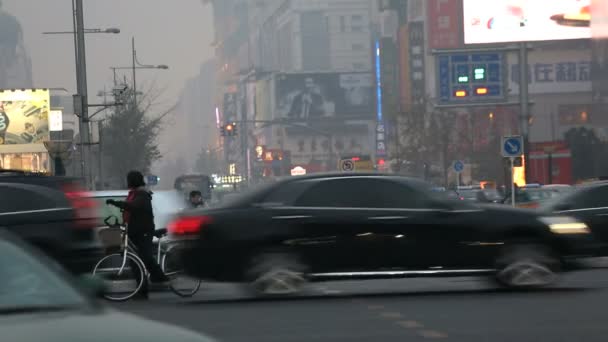 Wangfujing bevásárló utcában Peking központjától — Stock videók