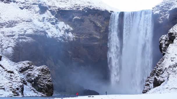 Natuurlijke waterval in IJsland — Stockvideo