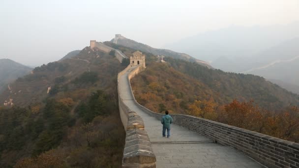 Vista das pessoas na Grande Muralha da China — Vídeo de Stock