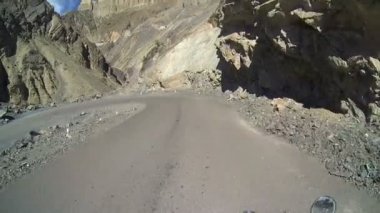 Motosiklet binme uzak - çöl vardır