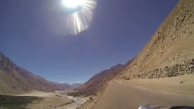 Motosiklet binici hareket güneş parlaması uzak