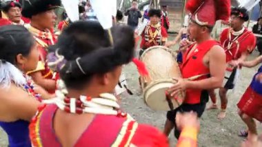 Kabile kabile Kartallar festivalde dans Ao kabile üyeleri