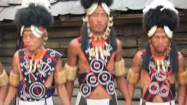 Hornbill festivalinde kabileler dans ediyor