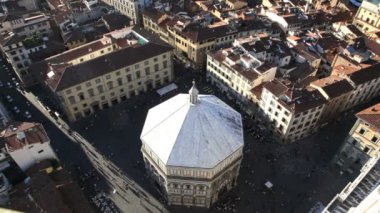 Vaftizhane Piazza San Giovanni yükseltilmiş görünümünü