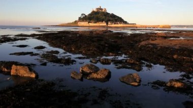 Düşük tide St Michaels Mount görüntülemek