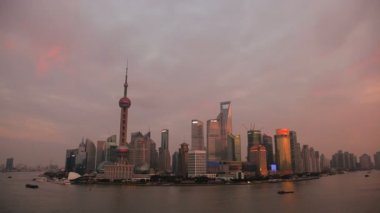 Shanghai Günbatımı ile Oriental Pearl Tower