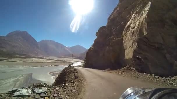 Sluneční erupce pohybu pohled motorka — Stock video