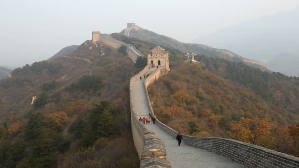 Вид людей на Великую Китайскую стену — стоковое видео