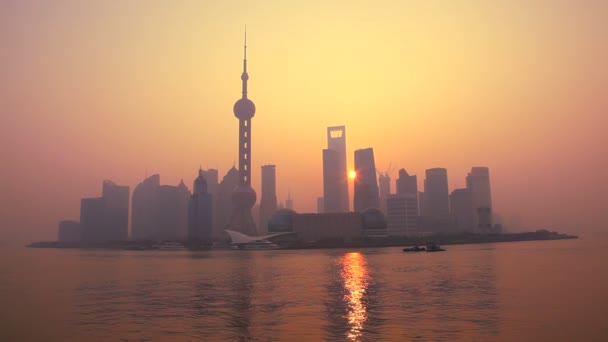 Salida del sol sobre la moderna ciudad de Shanghai — Vídeos de Stock