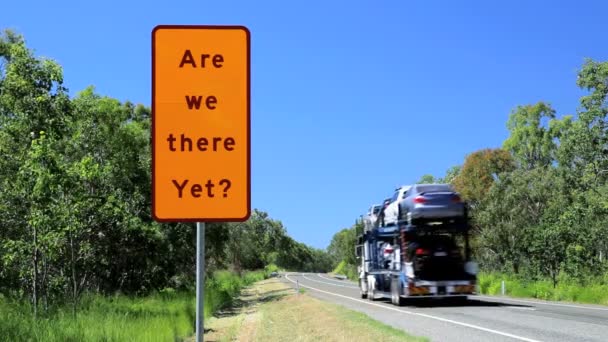 道路標識はまだありますか? — ストック動画