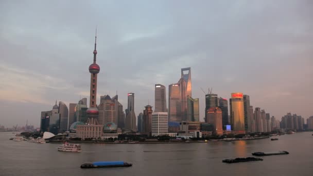 Cargo vessels passing Oriental Tower on the Huangpu River — Stock Video