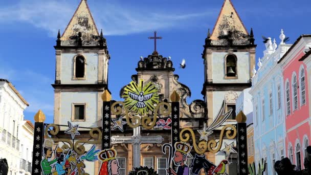 Iglesia histórica en el centro de Pelourinho — Vídeo de stock