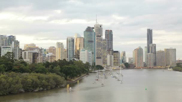 Στον ορίζοντα της πόλης Brisbane και το ποτάμι — Αρχείο Βίντεο