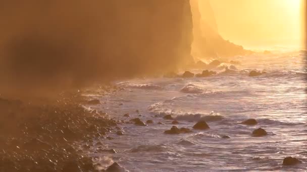 Ατλαντικού κύματα στο ηλιοβασίλεμα — Αρχείο Βίντεο