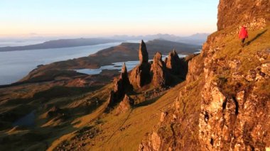 Yaşlı adam Storr yalnız walker