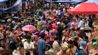 Yoğun Pazar günü çiçek Hmong hill
