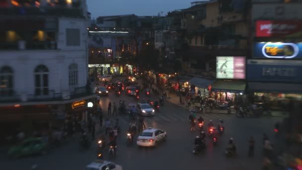 Bac Dinh quadrado crepúsculo tráfego de veículos — Vídeo de Stock