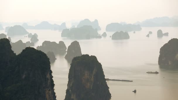Kabut pagi Ha Long Bay — Stok Video