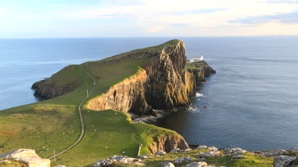 Krásný pohled na Neist Point Moonen záliv — Stock video