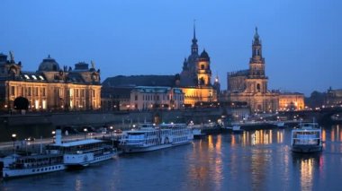 Almanya Dresden şehir nehir Elbe Saksonya kilise aydınlatılmış