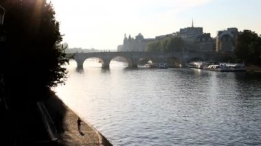 Fransa Paris River Seine yalan de la Citie tekne seyahat bina