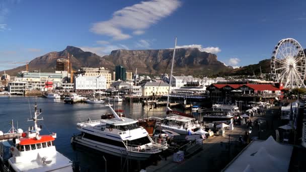 Sydafrika V en Waterfront Table Mountain Kapstaden — Stockvideo