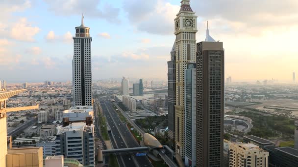 Dubai Šejch Zayed Road transport dojíždějící mrakodrap metro — Stock video