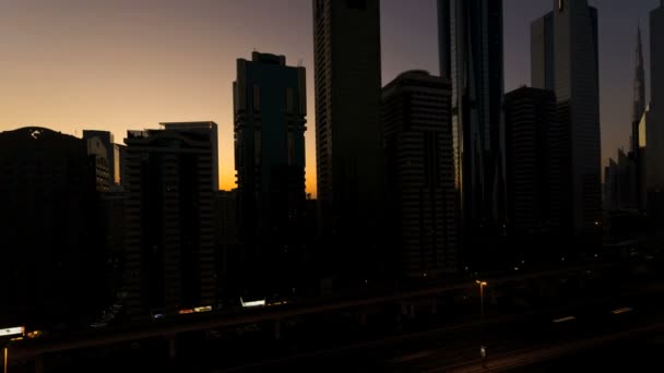 Dubai Sheikh Zayed Road time lapse Burj Kalifa amanecer — Vídeos de Stock