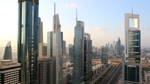 Dubai Šejch Zayed Road transport dojíždějící mrakodrap metro — Stock video