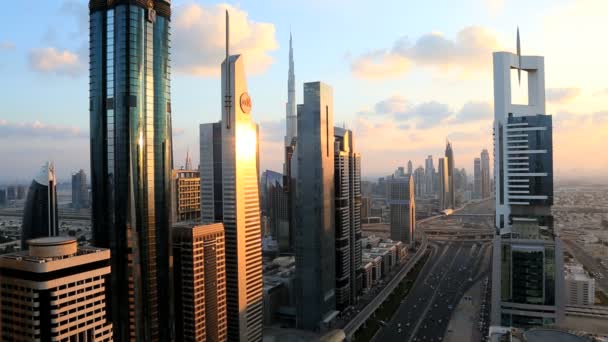 Dubai UAE Xeque Zayed Estrada arranha-céu Burj Kalifa pôr do sol — Vídeo de Stock