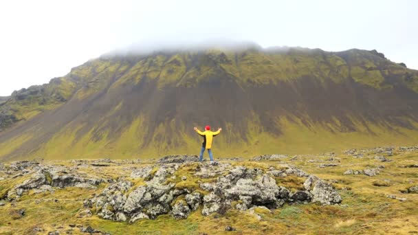 Islândia Snaefellsnes Península Oeste montanha masculino — Vídeo de Stock