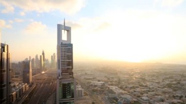 Dubai Birleşik Arap Emirlikleri Sheikh Zayed Road gökdelen Burj Khalifa günbatımı