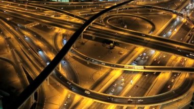 Birleşik Arap Emirlikleri Dubai Şeyh Zayed Yolu kavşak aydınlatılmış