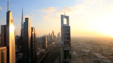 Dubai Birleşik Arap Emirlikleri Sheikh Zayed Road gökdelen Burj Khalifa günbatımı