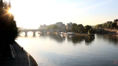 Fransa Paris River Seine yalan de la Citie tekne seyahat bina
