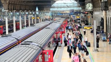 Londra Paddington istasyonu tren demiryolu ağı commuting