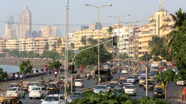 Mumbai indien marine drive city skyline reiseverkehr — Stockvideo