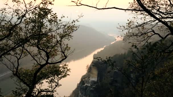 Закат на реке Эльбе в Германии Bastei Saxon — стоковое видео