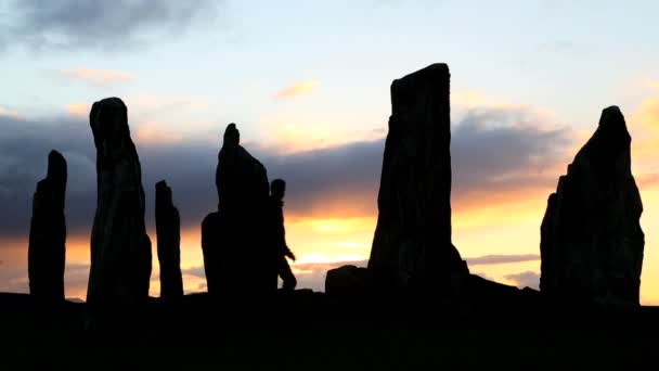 Západ slunce ostrov Lewis Hebrid Callanish stojící kameny Skotsko — Stock video