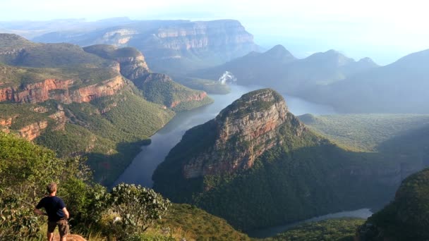 Sudáfrica macho Blyde River Canyon Mpumalanga escarpa — Vídeo de stock