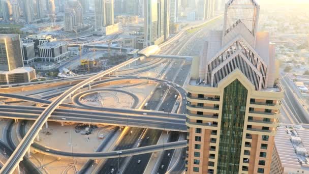 Dubai Sheikh Zayed Road snijpunt Metro station stad — Stockvideo