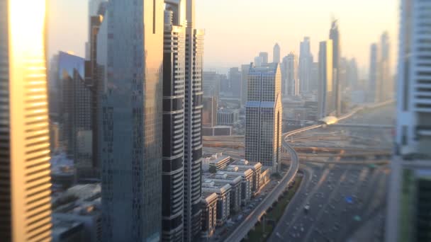 Dubai Sheikh Zayed Road arranha-céu pôr do sol cidade Emirados Árabes Unidos — Vídeo de Stock