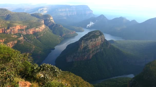 Jižní Afrika mužské Blyde River Canyon Mpumalanga srázu — Stock video